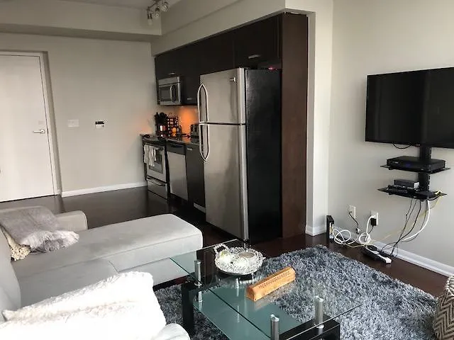 Cn Tower View - Furnished Apartmnets At Bay Street Canada