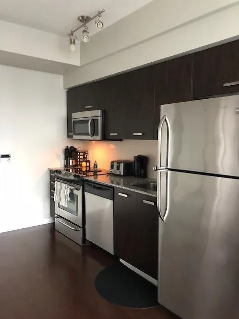 Cn Tower View - Furnished Apartmnets At Bay Street Apartment